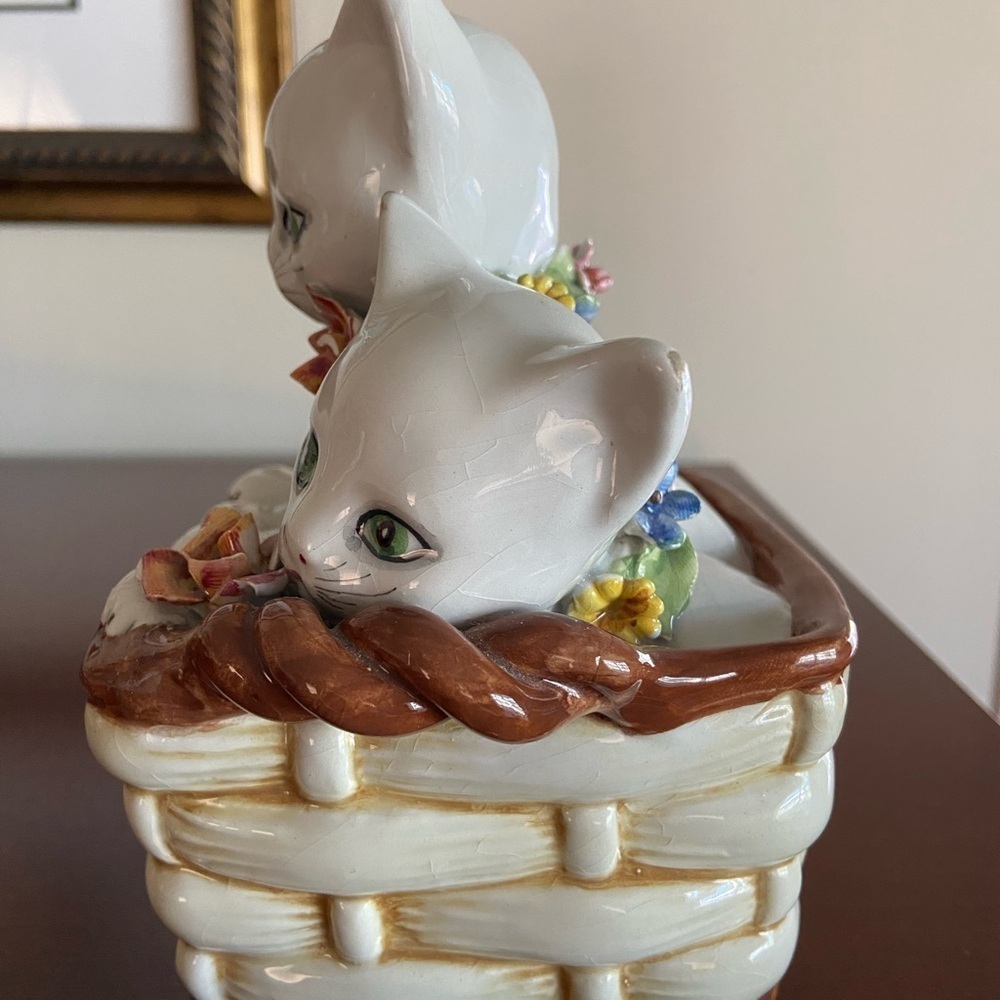 Vintage White Kittens Cats in Basket w/ Flower Collars Money Bank Made in Italy - Picture 5 of 13
